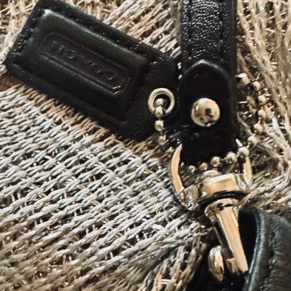 HP🎉Coach Wristlet - Wallet - Classic & Understated Smooth High Quality Leather! - Picture 8 of 16